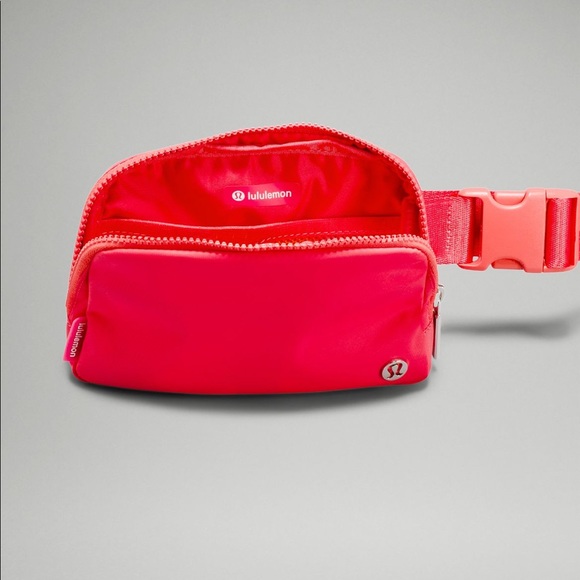 Lululemon Everywhere Belt Bag - Picture 5 of 5